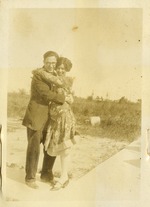 [1926-11-19] Loves - couple hugging (Walter Ashton Drummond and woman)