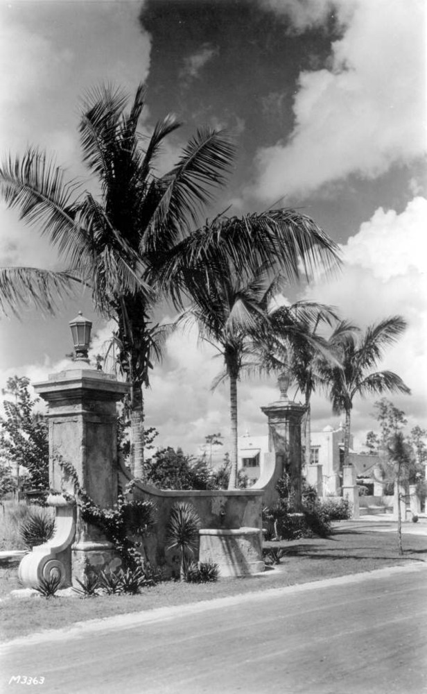 Side view of Granda Plaza Entrance