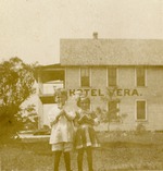 Two children in front of the Vera Hotel, 1911
