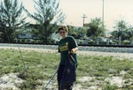 [1986] Women pickup trash