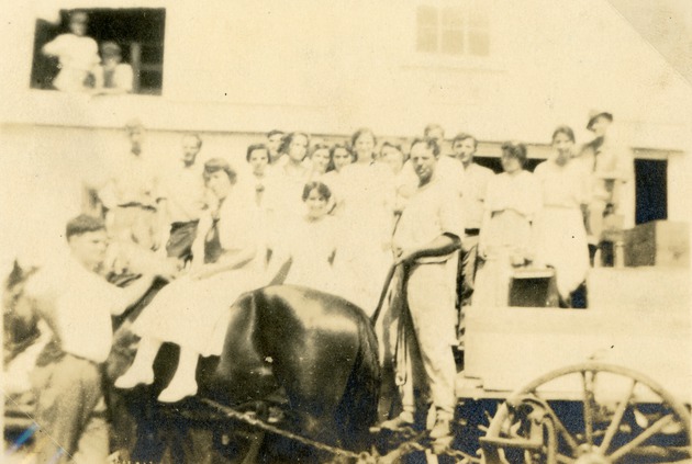 Crowd at the packing house, 1909