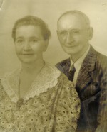[1935/1945] Thomas Edward Woolbright and Lovesta Ione Meredith Woolbright, c. 1940