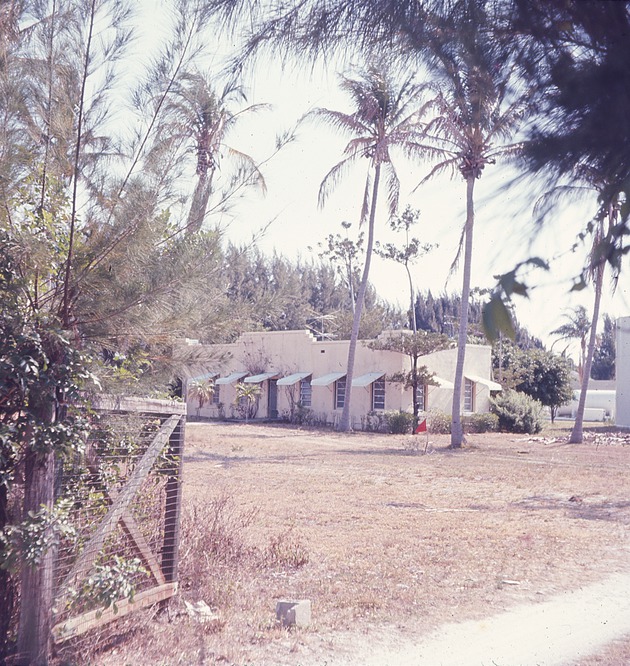 Unidentified Lantana building, 1946