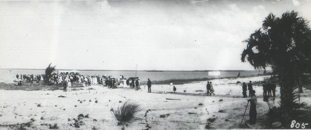 Crowd of people at edge of Lake Worth, c. 1920