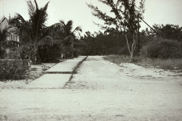 Street in front of Lantana School, 1946
