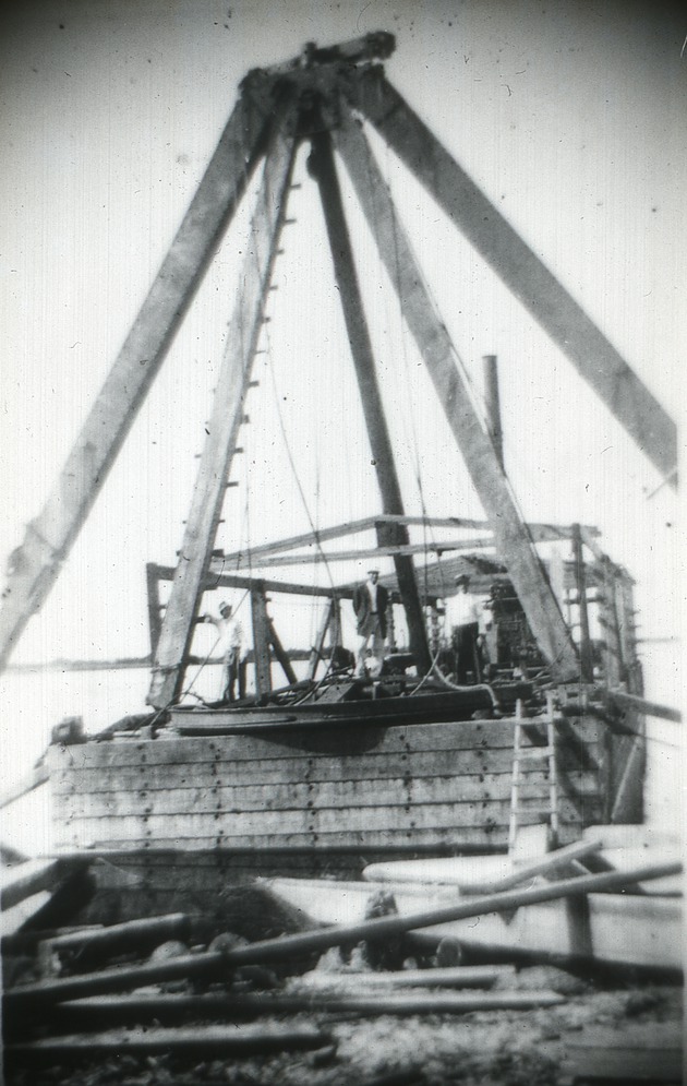 Building of the Lantana bridge, 1925