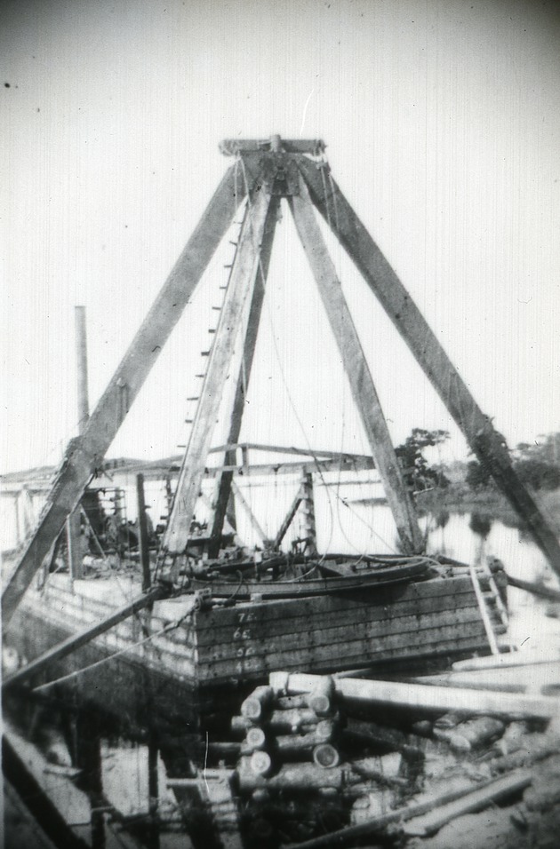 Building of the Lantana bridge, 1925