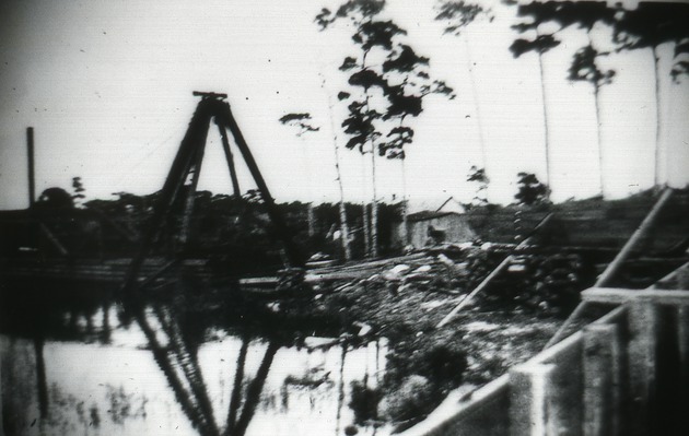 Building of the Lantana bridge, 1925