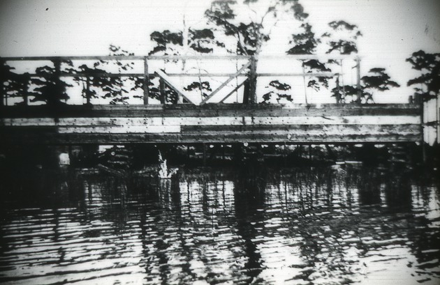 Building of the Lantana bridge, 1925
