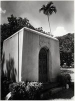 [1986] Burdine family crypt at the Miami City Cemetery