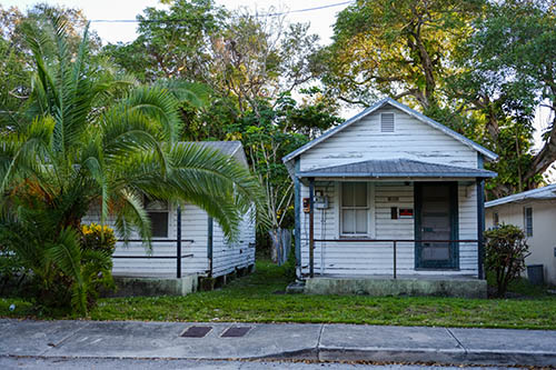 [2022-11-28] Exterior Image of Traditional Shot Gun House