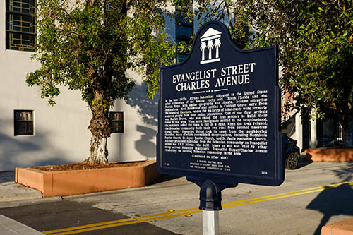 [2022-11-28] Evangelist Street Charles Avenue Plaque