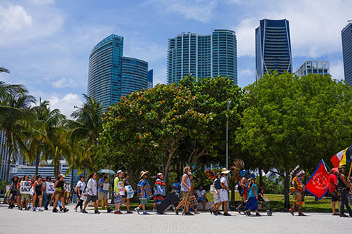 [2023-05-15] A line of protesters