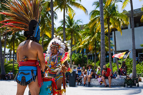 [2023-05-15] Two men with drums