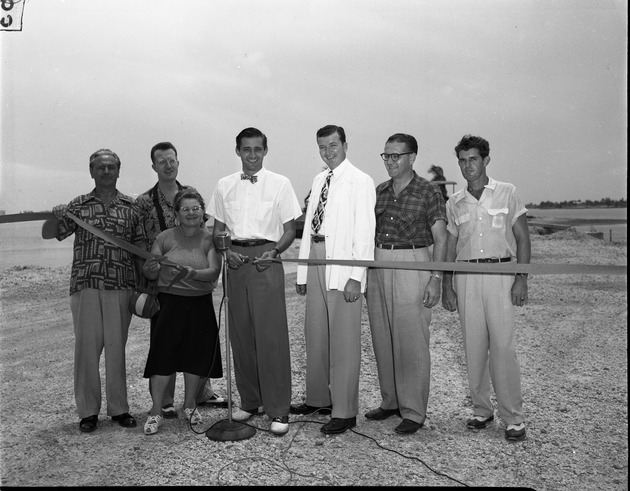 Broad Causeway Bridge cutting ribbon