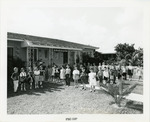 [1960-1967] Mur-Will Bayview School children standing outside the school