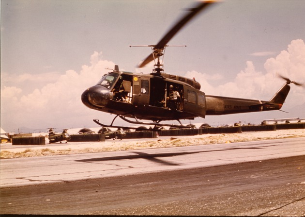 101st Airborne helicopter landing - 