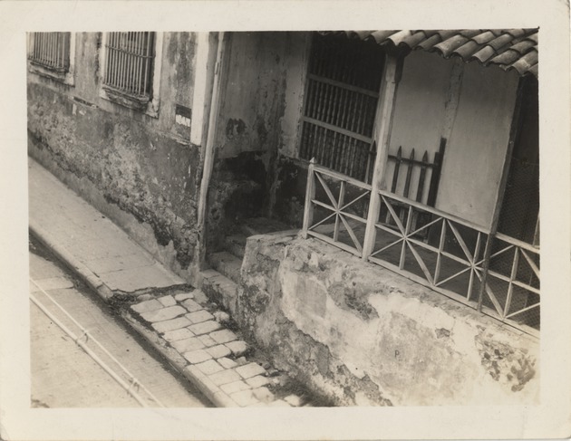 Anticalculina Ebrey building in Santiago de Cuba after 1932 earthquake - Recto
