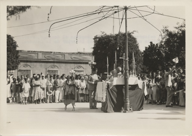 Mass celebrated in Parque Cespedes after 1932 earthquake - Recto
