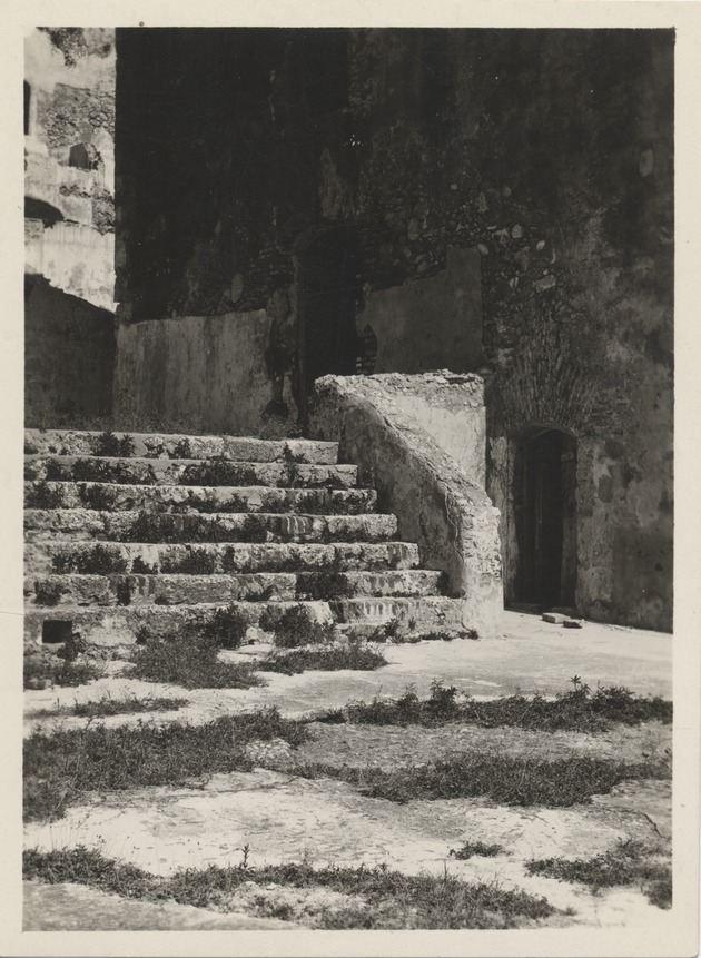 View of staircase Castillo del Morro in Santiago Cuba - Recto