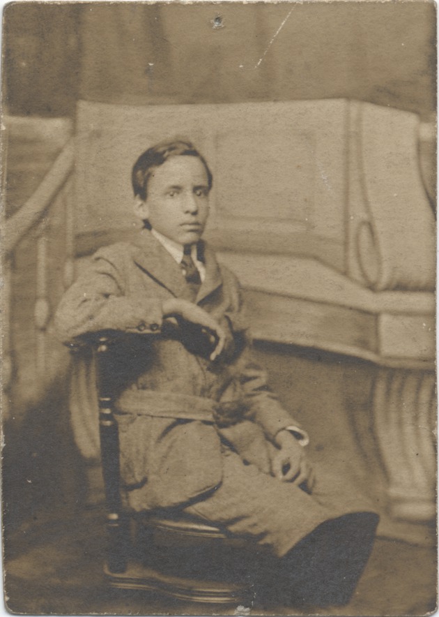 Young Eduardo Abril Lamarque seated portrait - Recto