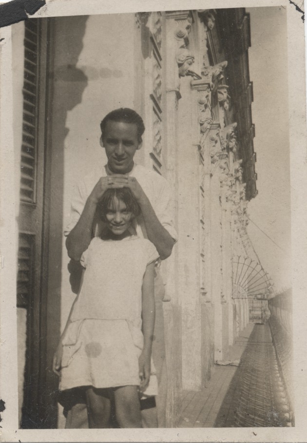 Abril Lamarque with a young girl, Tica. - Recto