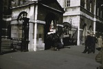 [1958-10] Buckingham Place guard