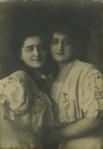 Young Mana-Zucca pictured with her sister Beatrice