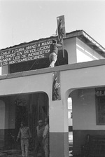 [1971-11] Signs advertising the 1971 visit of Fidel Castro to Chile and the Socialist Party 2