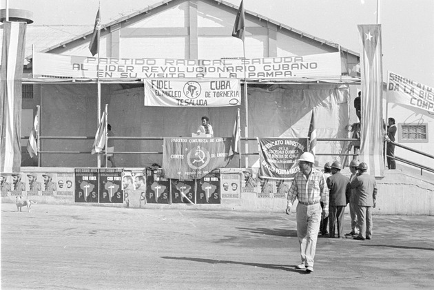 Signs advertising the 1971 visit of Fidel Castro to Chile and the Socialist Party 3
