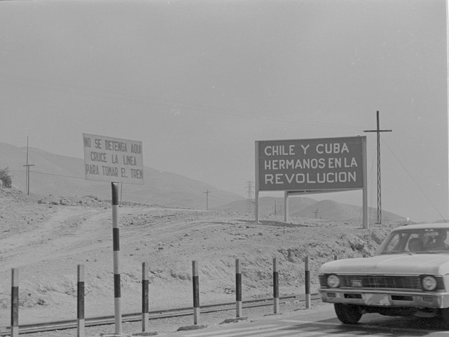 Signs advertising the 1971 Fidel Castro visit to Chile 1