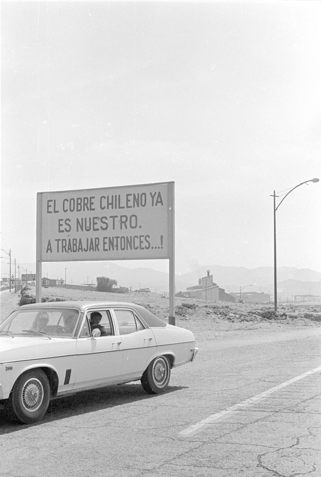 Signs advertising the 1971 Fidel Castro visit to Chile 2