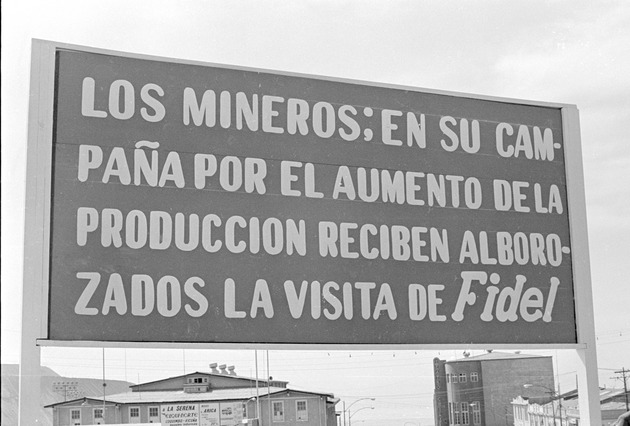 Signs advertising the 1971 Fidel Castro visit to Chile 4