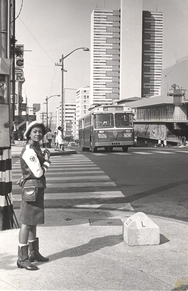 Traffic police woman in Havana at the corner of L and 23 - 