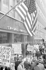 [1960-06-11] Picketing the Cuban consulate 14