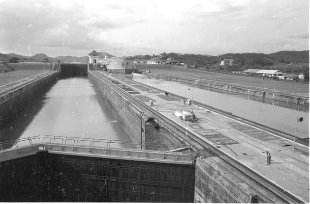 Sigborg going through the Panama Canal locks 6