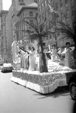 [1962-06-10] El Diario float, Puerto Rican Day Parade New York City