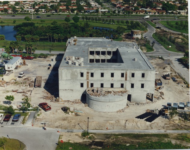 Sanford and Dolores Ziff Education Building Looking North