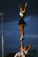 FIU cheerleader lifts 3