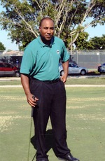 [2007-12-12] Man posing on golf course