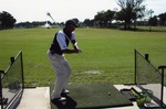 [2007-12-12] Golfer practicing at driving range