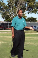 [2007-12-12] Golfer walking with club