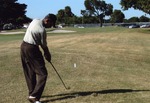 [2007-12-12] Man plays golf