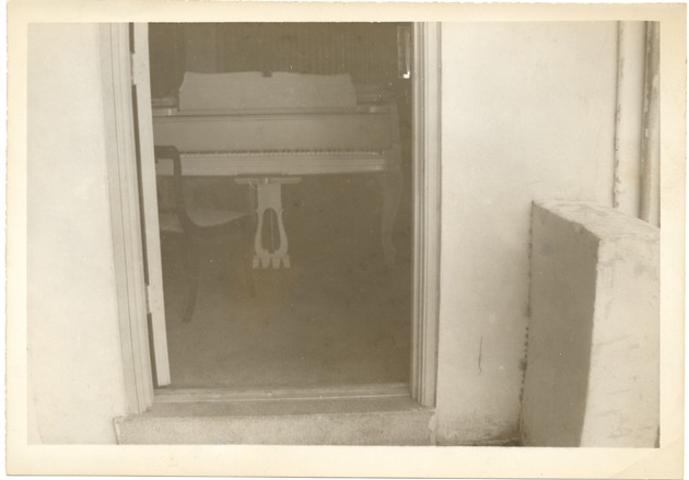 Piano in room