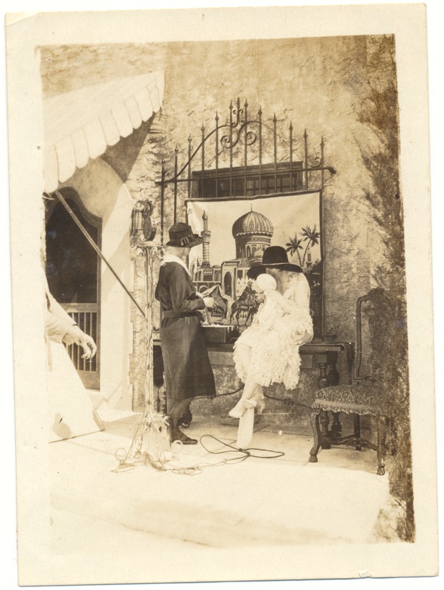 Wonderful Isle of Dreams (WIOD) Studio - Photograph, recto: [Bebe Isle of Dreams Studio]