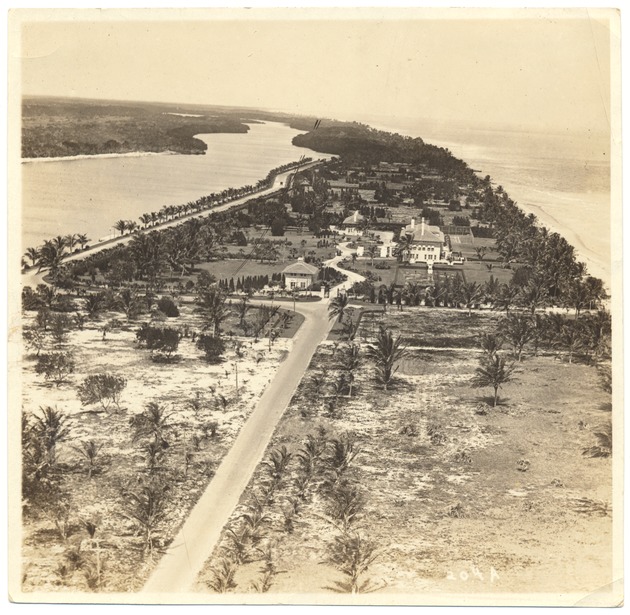 Aerial view of the Firestone Estate and Pancoast House - Photograph, recto: [Aerial view of the Firestone Estate on North Collins and 44th Street, Miami Beach]