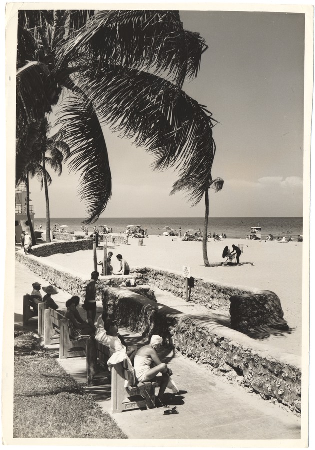 Showers and promenade at Lummus Park