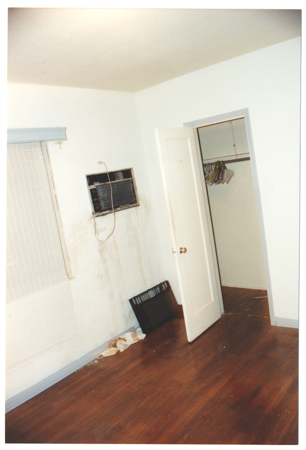 Florence Manor Apartments interior, Marseilles Drive