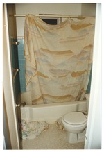 Florence Manor Apartments bathroom