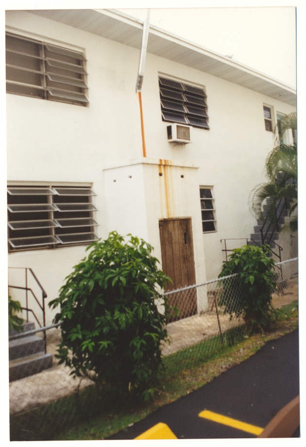 Florence Manor Apartments exterior, Marseilles Drive
